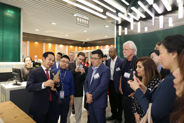 Commercial Association and Government officials from Houston visited Han's Laser